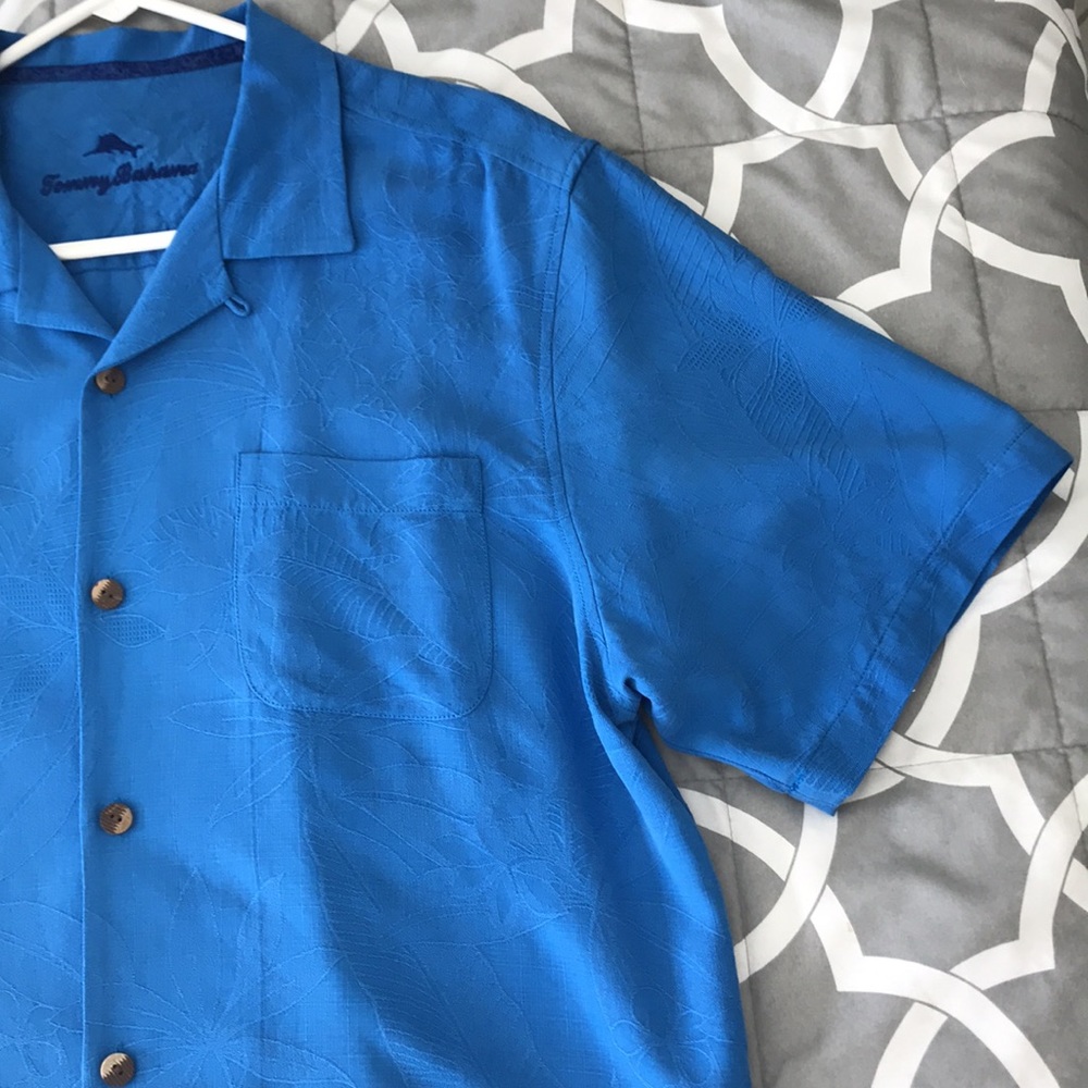 Tommy Bahama Mens Camp Shirt Tropical Embroidery Cobalt Blue Size Medium